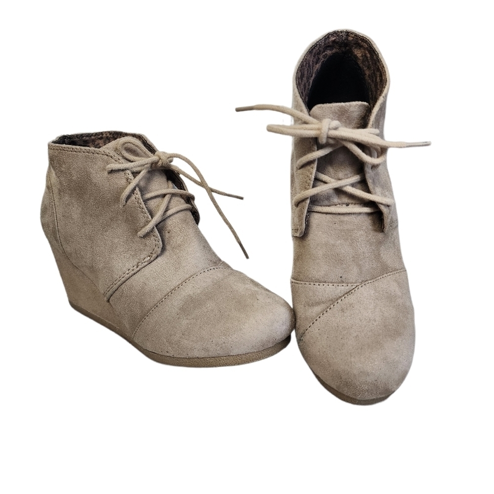 City classified Tan Lace Up High Wedge Faux Suede Women's Ankle Bootie Size 7